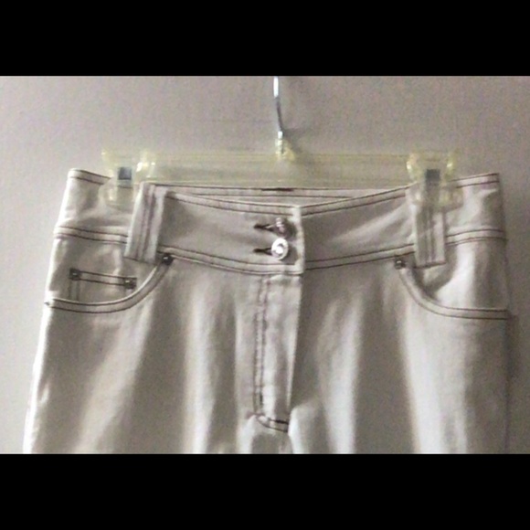 🌟 White Boot Cut Jeans - Picture 4 of 6